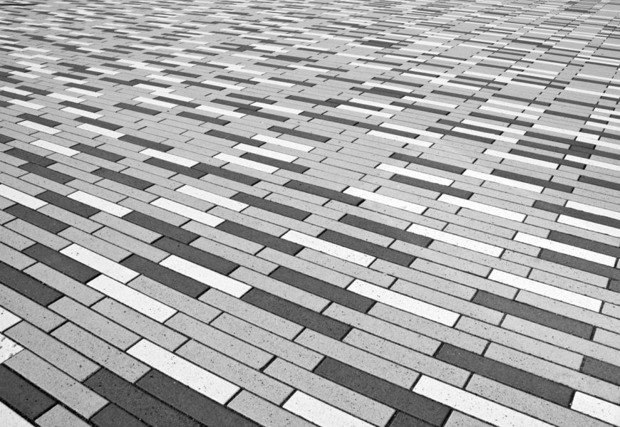 Jak na venkovní dlažbu: výběr správného lepidla