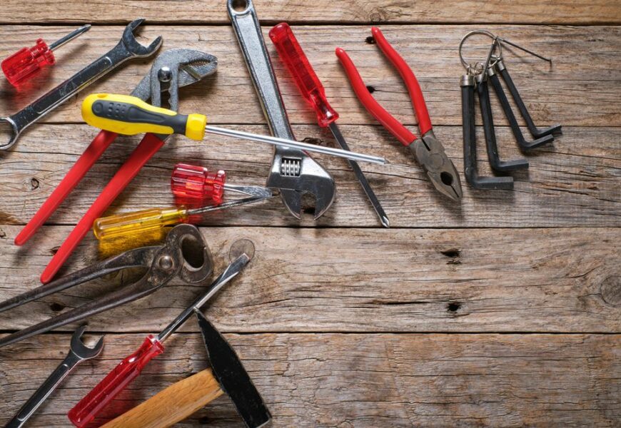 Jak si vybavit dílnu? Průvodce výběrem základního ručního nářadí Jak si vybavit dílnu? Průvodce výběrem základního ručního nářadí