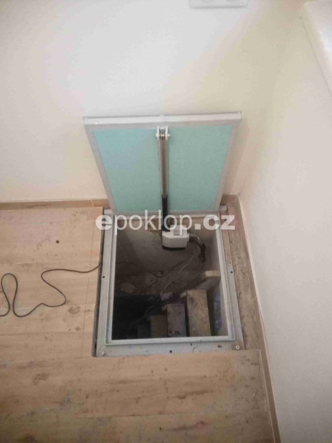 padací dveře do sklepa